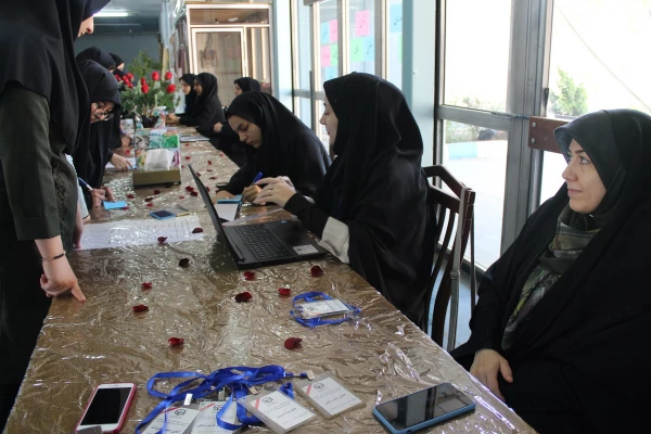 به همت واحد دانشجویی پردیس برگزار شد:

انتخابات شورای صنفی پردیس فاطمه الزهرا(س) 2