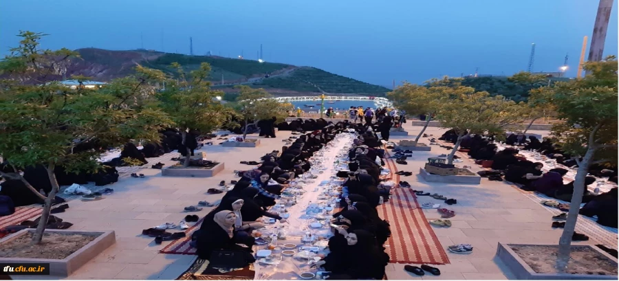 به همت واحد فرهنگی پردیس برگزار شد:

ضیافت سفره افطاری در زیارتگاه عوم بن علی 2