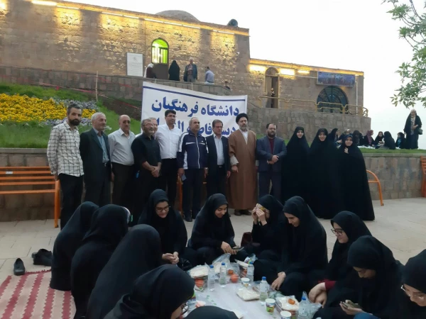 به همت واحد فرهنگی پردیس برگزار شد:

ضیافت سفره افطاری در زیارتگاه عوم بن علی 2