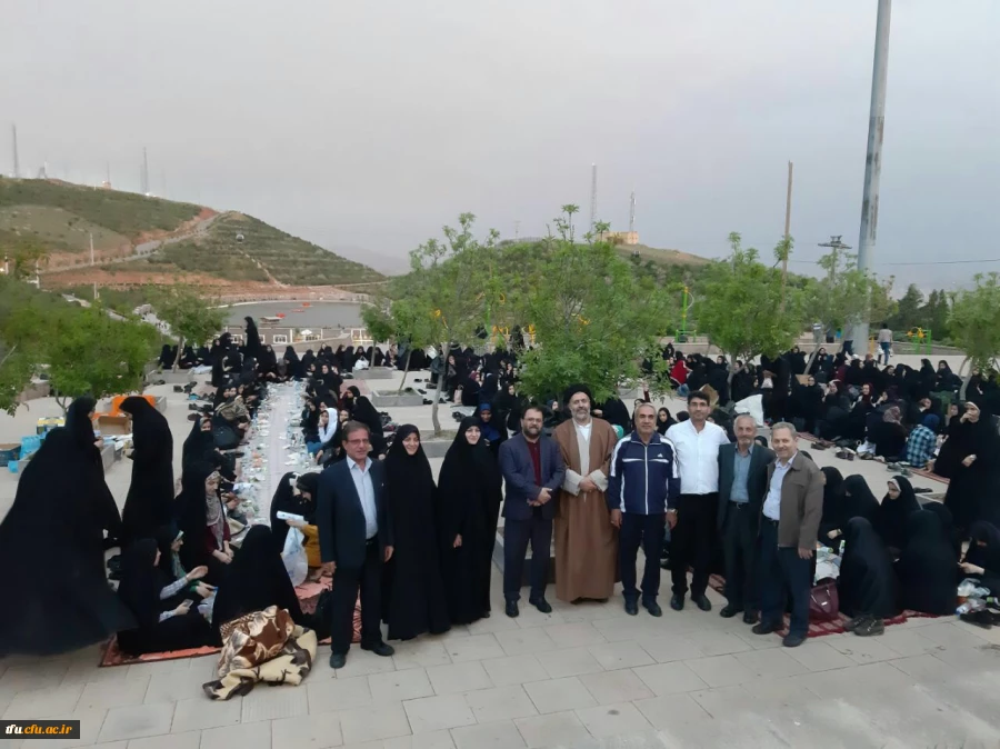 به همت واحد فرهنگی پردیس برگزار شد:

ضیافت سفره افطاری در زیارتگاه کوه عوم بن علی 2