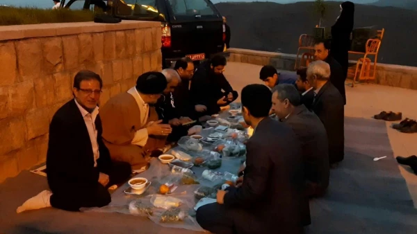 به همت واحد فرهنگی پردیس برگزار شد:

ضیافت سفره افطاری در زیارتگاه کوه عوم بن علی 3