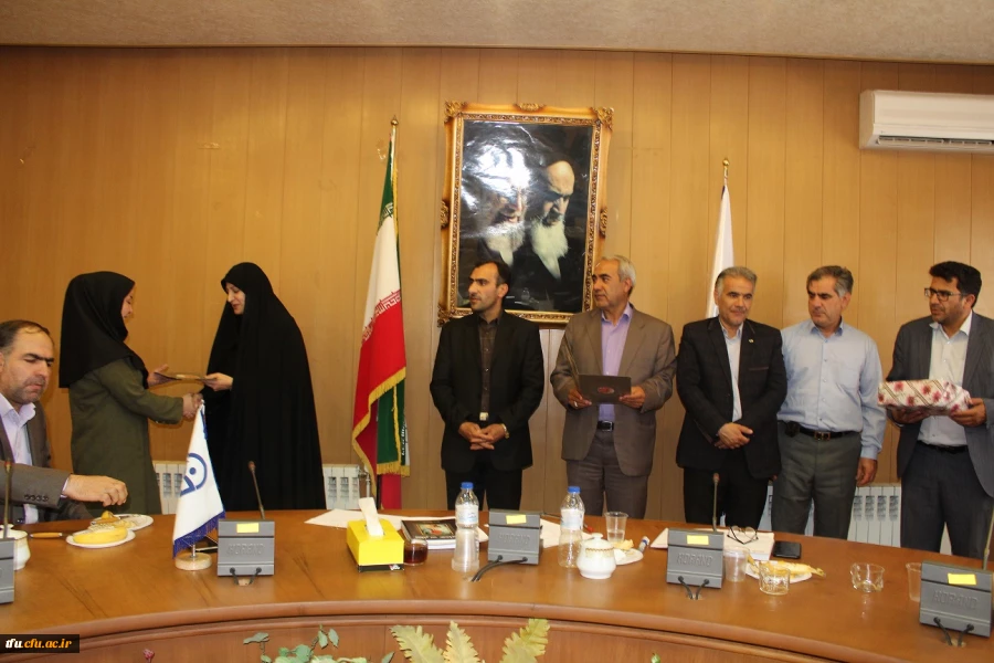 به میزبانی پردیس فاطمه الزهرا(س) برگزار شد:

جلسه اداره نظازت و ارزیابی مدیریت امور پردیس های استان آذربایجان شرقی 7