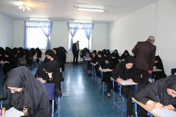 در محل برگزاری امتحانات نیسمال دوم تحصیلی 98-97 پردیس فاطمه الزهرا(س) انجام شد:

بازدید آقای دکتر رحیمی، مدیر نیازسنجی و تولید محتوای آموزش های کوتاه مدت و مجازی دانشگاه فرهنگیان به همراه مدیر امور پردیس های استان آقای دکتر خدیوی 2