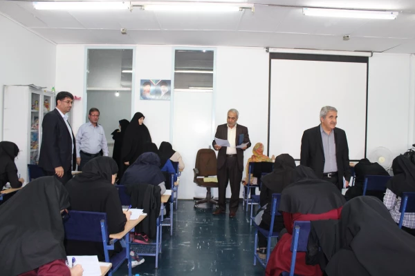 در محل برگزاری امتحانات نیسمال دوم تحصیلی 98-97 پردیس فاطمه الزهرا(س) انجام شد:

بازدید آقای دکتر رحیمی، مدیر نیازسنجی و تولید محتوای آموزش های کوتاه مدت و مجازی دانشگاه فرهنگیان به همراه مدیر امور پردیس های استان آقای دکتر خدیوی 4