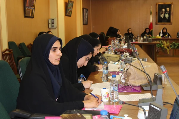 به همت واحد پژوهش برگزار شد:

برگزاری اولین کارگاه آموزشی "منشور دانستنی‎های ابتدایی" 8