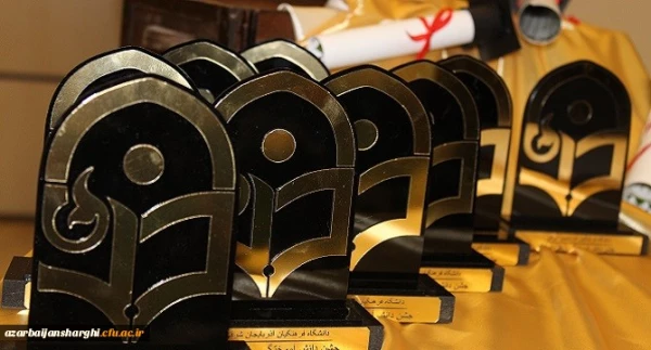 با حضور خانواده دانشجویان و شرکت جمعی ازاستادان و کارکنان برگزار شد:

جشن دانش آموختگی دانشجو معلمان ورودی94 دانشگاه فرهنگیان آذربایجان شرقی 8