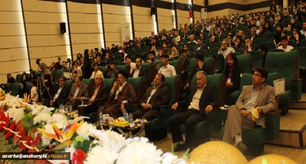 با حضور خانواده دانشجویان و شرکت جمعی ازاستادان و کارکنان برگزار شد:

جشن دانش آموختگی دانشجو معلمان ورودی94 دانشگاه فرهنگیان آذربایجان شرقی 11