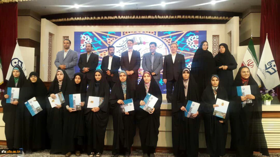 در مسابقات کشوریِ ۲۹اُمین جشنواره فرهنگی _ اجتماعی دانشگاه فرهنگیان در بخش فعالیت های قرآنی (آوایی):

رتبه پنجم کشوری دررشته قرائت تحقیق قرآن کریم توسط خانم عذرا صادق نژاد 2