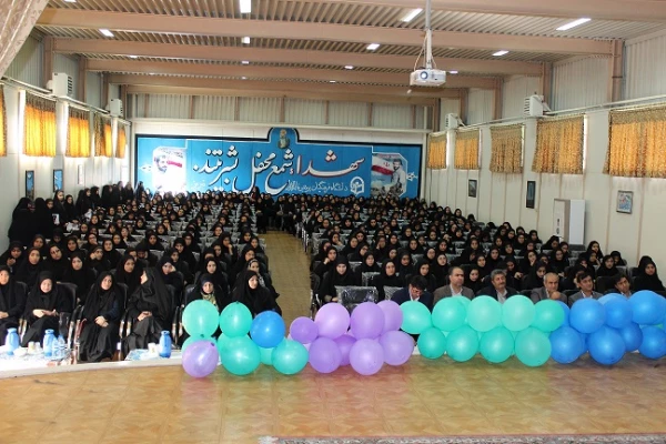 مراسم آیین استقبال از نو دانشجو معلمان پردیس فاطمه الزهرا(س) تبریز 8