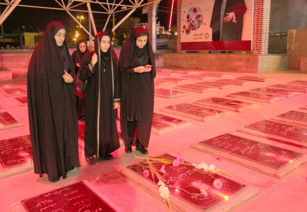 مراسم غبارروبی و عطرافشانی گلزار شهدای تبریز 6