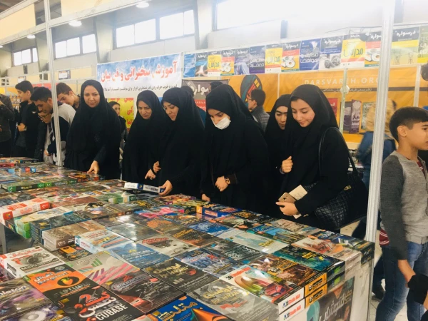 بازدید دانشجومعلمان از نمایشگاه کتاب تبریز 4