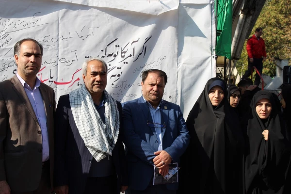 حضور پرشور اساتید، کارکنان و دانشجومعلمان پردیس فاطمه الزهرا(س) تبریز در راهپیمایی ۱۳ آبان
 2