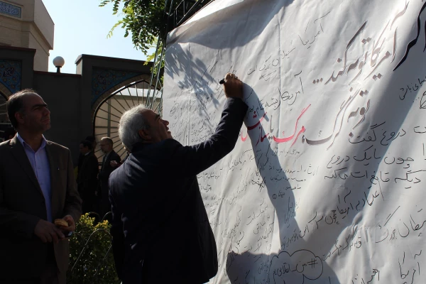 حضور پرشور اساتید، کارکنان و دانشجومعلمان پردیس فاطمه الزهرا(س) تبریز در راهپیمایی ۱۳ آبان
 14