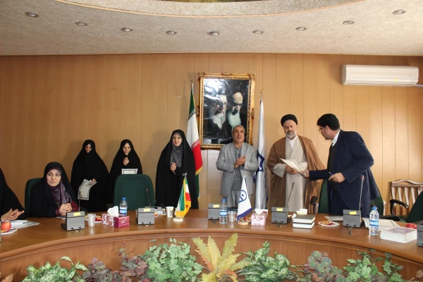 دومین جلسه شورای اداری سال تحصیلی 99-98 پردیس فاطمه الزهرا(س) تبریز برگزار شد 11