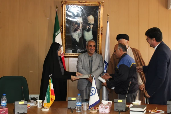 دومین جلسه شورای اداری سال تحصیلی 99-98 پردیس فاطمه الزهرا(س) تبریز برگزار شد 14