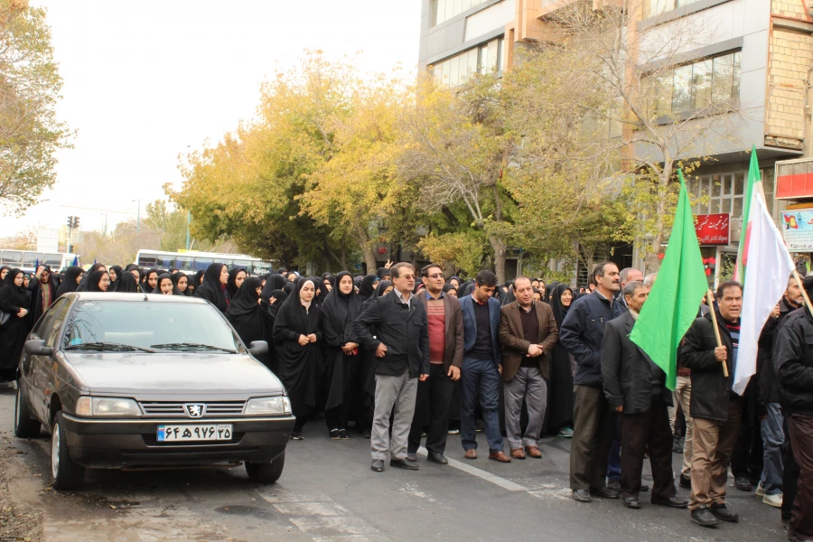 حضور اساتید، همکاران و دانشجومعلمان پردیس فاطمه الزهرا(س) درتجمع مردمی حمایت از امنیت و اقتدار کشور 4