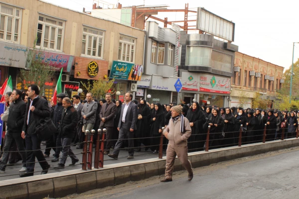 حضور اساتید، همکاران و دانشجومعلمان پردیس فاطمه الزهرا(س) درتجمع مردمی حمایت از امنیت و اقتدار کشور 7
