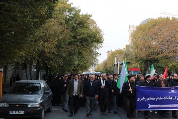حضور اساتید، همکاران و دانشجومعلمان پردیس فاطمه الزهرا(س) درتجمع مردمی حمایت از امنیت و اقتدار کشور 8