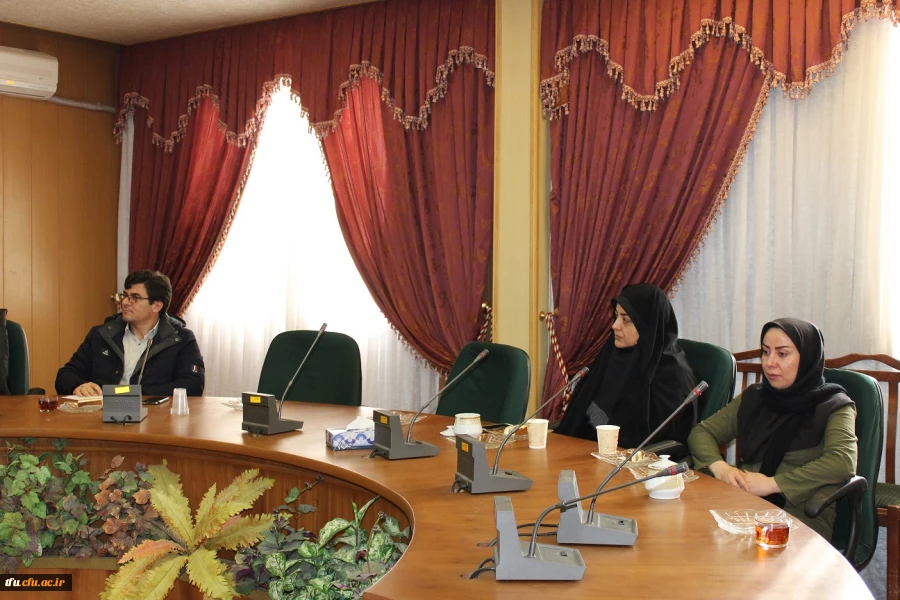 نشست صمیمیانه دانشجویان با مسئولین 8