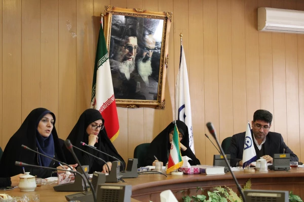 نشست صمیمیانه دانشجویان با مسئولین 9