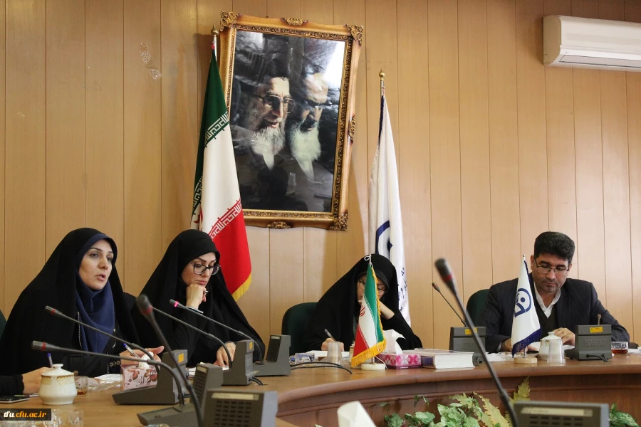 نشست صمیمیانه دانشجویان با مسئولین 9