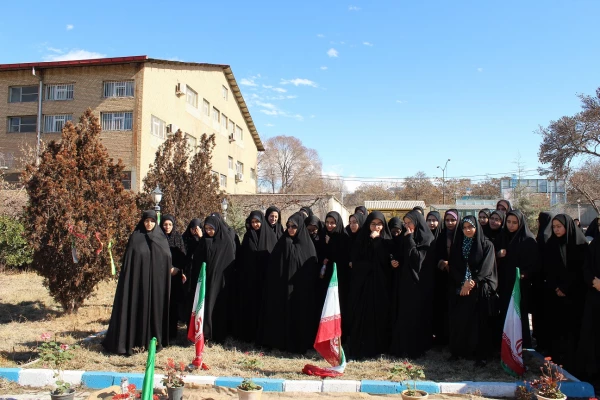 مراسم کلنگ زنی مزار شهید گمنام در محوطه پردیس فاطمه الزهرا(س) 2