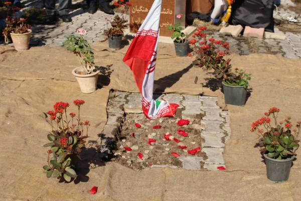 مراسم کلنگ زنی مزار شهید گمنام در محوطه پردیس فاطمه الزهرا(س) 5