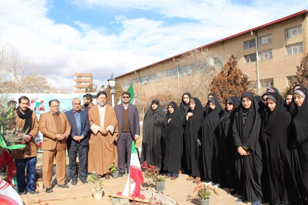 مراسم کلنگ زنی مزار شهید گمنام در محوطه پردیس فاطمه الزهرا(س) 6