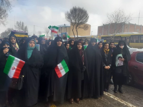 حضور انقلابی دانشگاه فرهنگیان استان آذربایجان شرقی در راهپیمایی 22 بهمن 98 3