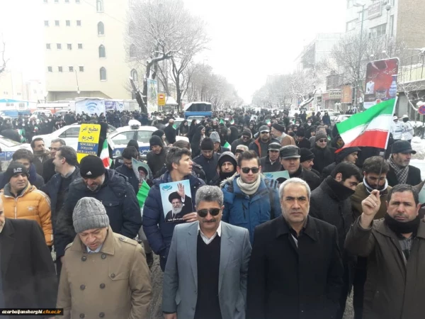 حضور انقلابی دانشگاه فرهنگیان استان آذربایجان شرقی در راهپیمایی 22 بهمن 98 8