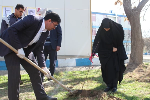 برگزاری مراسم درختکاری به مناسبت هفته منابع طبیعی و روز شهدا 5
