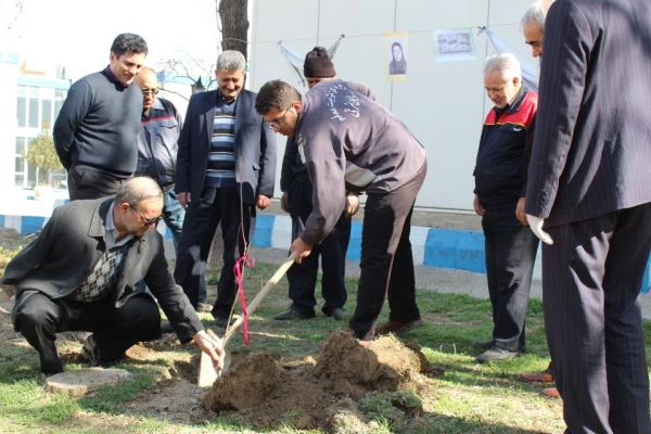 برگزاری مراسم درختکاری به مناسبت هفته منابع طبیعی و روز شهدا 6