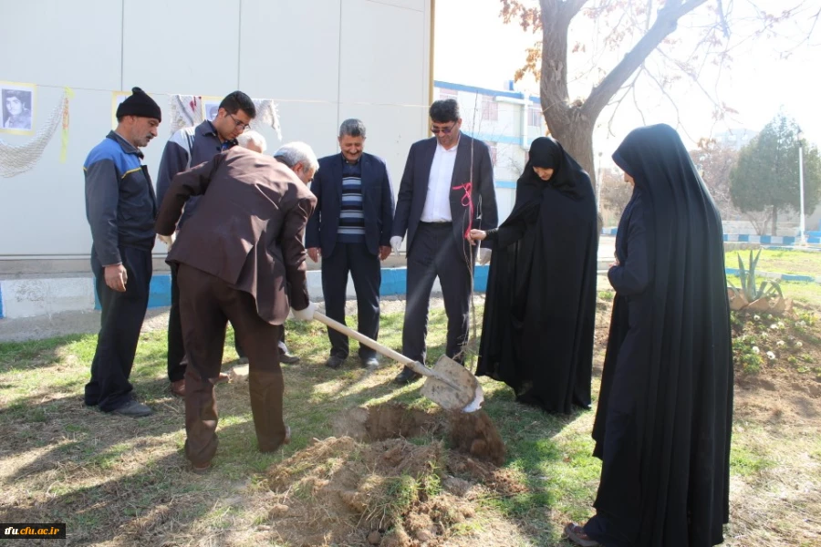 برگزاری مراسم درختکاری به مناسبت هفته منابع طبیعی و روز شهدا 8