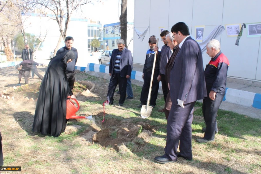 برگزاری مراسم درختکاری به مناسبت هفته منابع طبیعی و روز شهدا 9