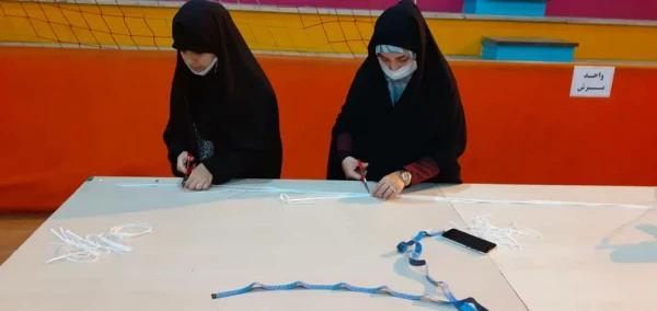 بازدید مدیریت امور استانی و ریاست پردیس فاطمه الزهرا(س) از کارگاه گروه جهادی ستاد پیشگیری از ویروس کرونا 4