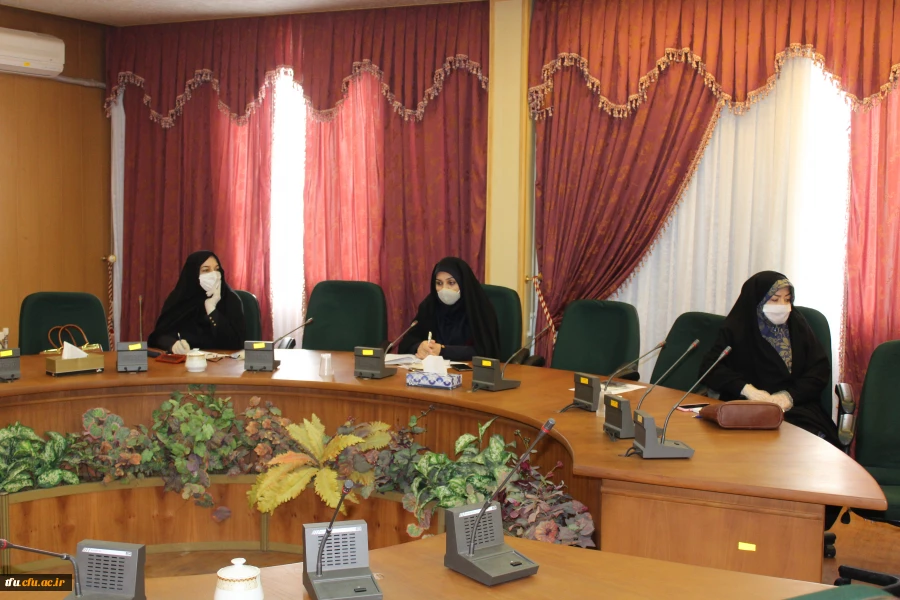 تشکیل اولین جلسه شورای آموزشی گروه های آموزشی ادبیات فارسی و ریاضیات 4