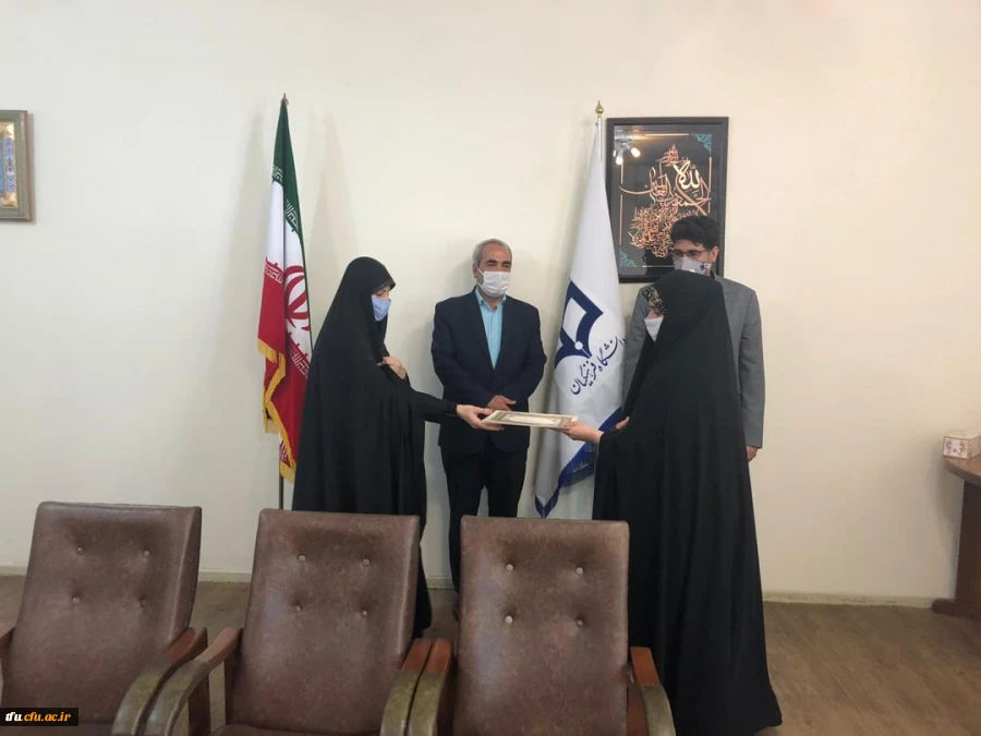 تجلیل از کارشناس روابط عمومی به مناسبت روز ارتباطات و روابط عمومی 3