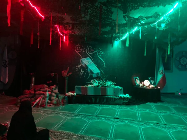 در کنار پیکر شهید گمنام؛ آیین شبی با شهدا برگزار گردید. 3