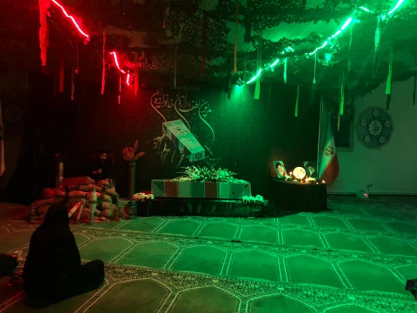 در کنار پیکر شهید گمنام؛ آیین شبی با شهدا برگزار گردید. 4