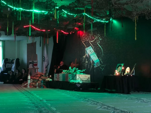 در کنار پیکر شهید گمنام؛ آیین شبی با شهدا برگزار گردید. 5