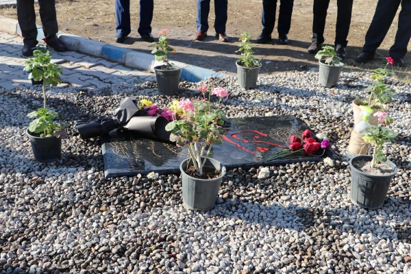 زیارت مزار شهید گمنام پردیس فاطمه الزهرا(س) و تجدید میثاق با شهدا در گلزار شهدای وادی رحمت تبریز 3