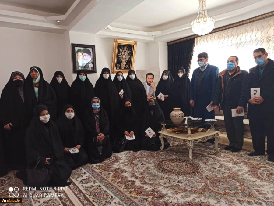 دیدار سرپرست و جمعی از همکاران و دانشجویان پردیس فاطمه الزهرا(س) با مادر شهید مدافع حرم صادق عدالت اکبری  2