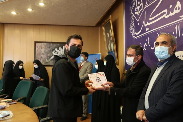 مراسم گرامیداشت 22 بهمن و تجلیل و تقدیراز عوامل برگزار کننده ستاد تشییع و تدفین شهید گمنام پردیس فاطمه الزهرا(س) تبریز 12