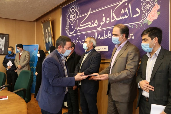 مراسم گرامیداشت 22 بهمن و تجلیل و تقدیراز عوامل برگزار کننده ستاد تشییع و تدفین شهید گمنام پردیس فاطمه الزهرا(س) تبریز 14