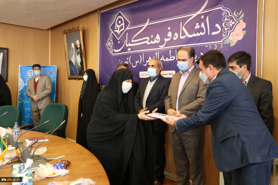 مراسم گرامیداشت 22 بهمن و تجلیل و تقدیراز عوامل برگزار کننده ستاد تشییع و تدفین شهید گمنام پردیس فاطمه الزهرا(س) تبریز 16