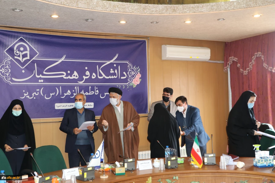 مراسم آیین استقبال از  نودانشجو معلمان ورودی بهمن ماه پردیس فاطمه الزهرا(س) تبریز 17