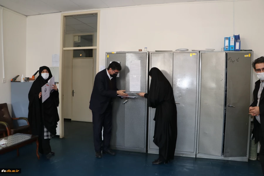 تقدیر وتجلیل از اساتید و همکاران به مناسبت  ولادت حضرت علی(ع) و بزرگداشت مقام پدر 4