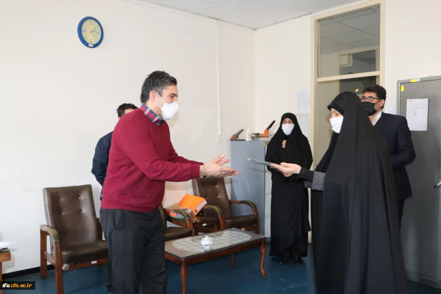 تقدیر وتجلیل از اساتید و همکاران به مناسبت  ولادت حضرت علی(ع) و بزرگداشت مقام پدر 8