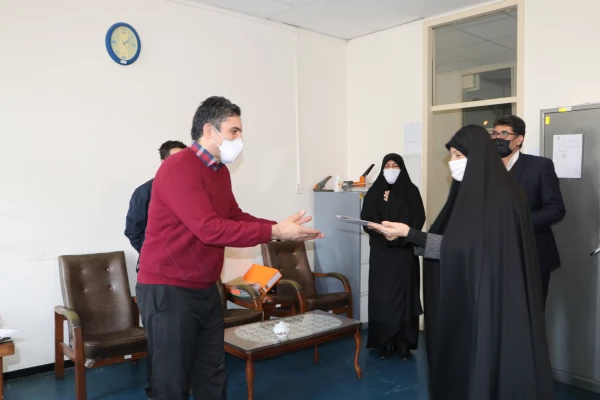 تقدیر وتجلیل از اساتید و همکاران به مناسبت ولادت حضرت علی(ع) و بزرگداشت مقام پدر 3