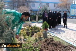 کاشت 19 نهال  به یمن وجود شهید گمنام 19ساله پردیس فاطمه الزهرا(س) 2